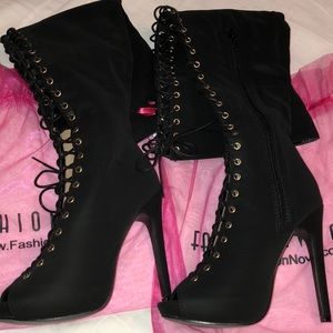 Thgh high lace up boots